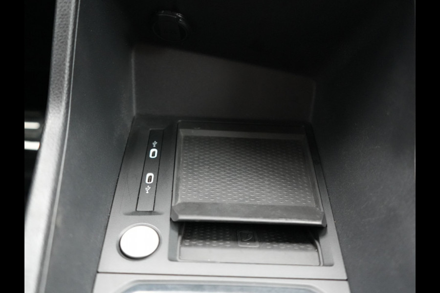 Volkswagen Caddy 5 Persoons 1.5 TSI Panamericana Automaat DSG 115pk Dealer O.H. | Adaptive Cruise | Camera | Stoelverwarming | Apple Carplay | BLIS | Navigatie | DAB | IQ Drive | Travel Assist | Draadloze Telefoonlader | Park Assist |