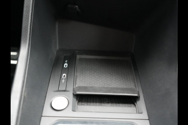 Volkswagen Caddy 5 Persoons 1.5 TSI Panamericana Automaat DSG 115pk Dealer O.H. | Adaptive Cruise | Camera | Stoelverwarming | Apple Carplay | BLIS | Navigatie | DAB | IQ Drive | Travel Assist | Draadloze Telefoonlader | Park Assist |