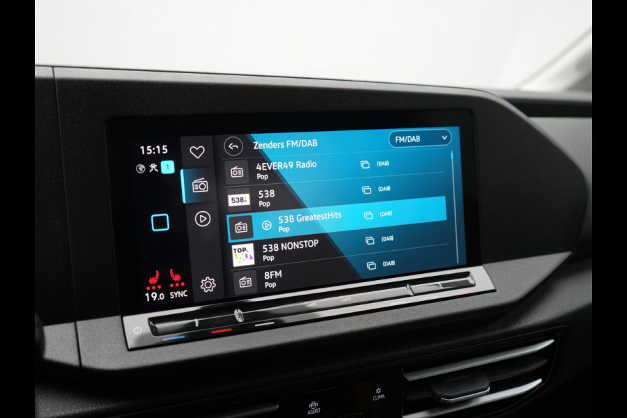Volkswagen Caddy 5 Persoons 1.5 TSI Panamericana Automaat DSG 115pk Dealer O.H. | Adaptive Cruise | Camera | Stoelverwarming | Apple Carplay | BLIS | Navigatie | DAB | IQ Drive | Travel Assist | Draadloze Telefoonlader | Park Assist |
