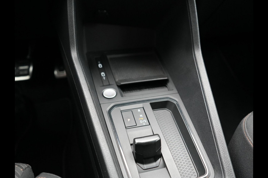 Volkswagen Caddy 5 Persoons 1.5 TSI Panamericana Automaat DSG 115pk Dealer O.H. | Adaptive Cruise | Camera | Stoelverwarming | Apple Carplay | BLIS | Navigatie | DAB | IQ Drive | Travel Assist | Draadloze Telefoonlader | Park Assist |