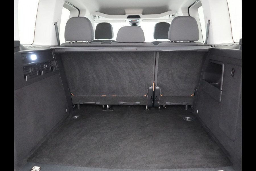 Volkswagen Caddy 5 Persoons 1.5 TSI Panamericana Automaat DSG 115pk Dealer O.H. | Adaptive Cruise | Camera | Stoelverwarming | Apple Carplay | BLIS | Navigatie | DAB | IQ Drive | Travel Assist | Draadloze Telefoonlader | Park Assist |