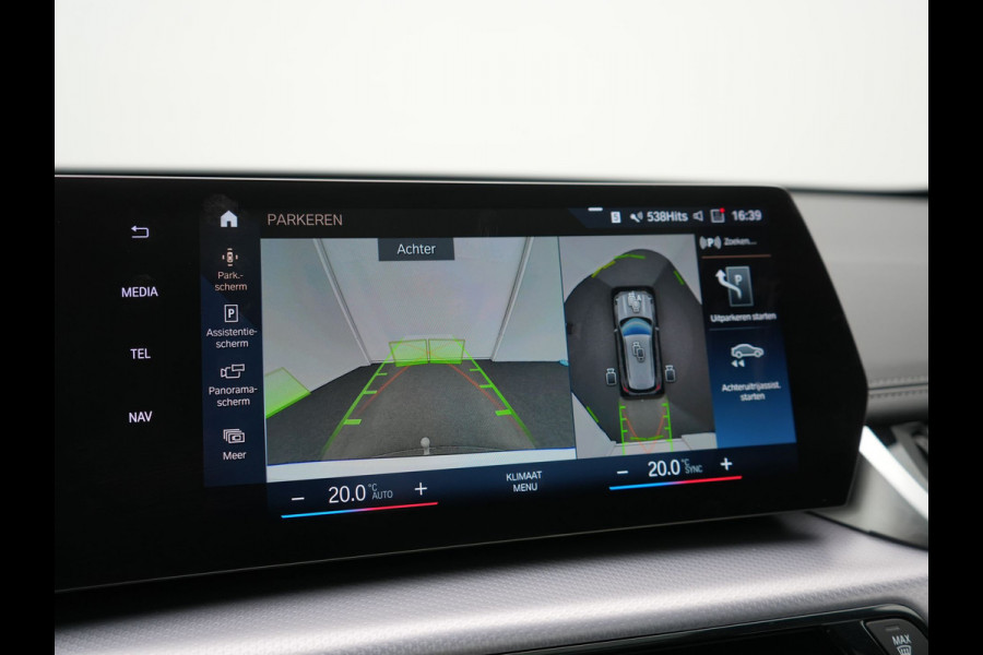BMW iX1 xDrive30 M Sport 313pk Dealer O.H. | Trekhaak Af Fabriek | Panodak | 360 Camera | Head Up | Lederen Sportstoelen Memory & Verwarmd | Stuur Verwarmd | Keyless | BLIS | Sfeerverlichting | Apple Carplay | Navigatie | DAB | 20"L.M