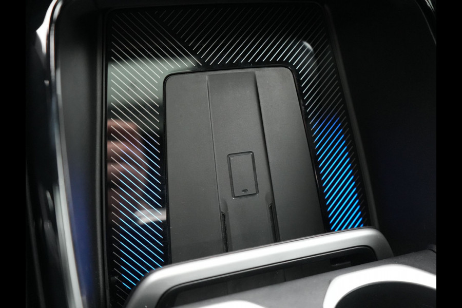 BMW iX1 xDrive30 M Sport 313pk Dealer O.H. | Trekhaak Af Fabriek | Panodak | 360 Camera | Head Up | Lederen Sportstoelen Memory & Verwarmd | Stuur Verwarmd | Keyless | BLIS | Sfeerverlichting | Apple Carplay | Navigatie | DAB | 20"L.M