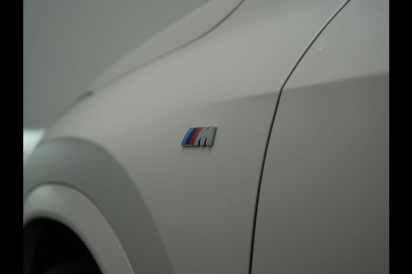 BMW iX1 xDrive30 M Sport 313pk Dealer O.H. | Trekhaak Af Fabriek | Panodak | 360 Camera | Head Up | Lederen Sportstoelen Memory & Verwarmd | Stuur Verwarmd | Keyless | BLIS | Sfeerverlichting | Apple Carplay | Navigatie | DAB | 20"L.M