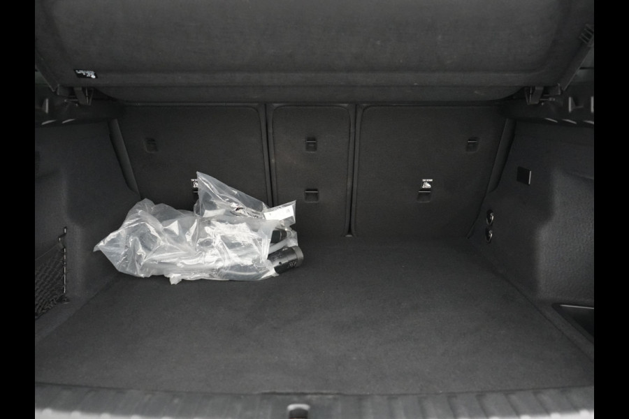 BMW iX1 xDrive30 M Sport 313pk Dealer O.H. | Trekhaak Af Fabriek | Panodak | 360 Camera | Head Up | Lederen Sportstoelen Memory & Verwarmd | Stuur Verwarmd | Keyless | BLIS | Sfeerverlichting | Apple Carplay | Navigatie | DAB | 20"L.M