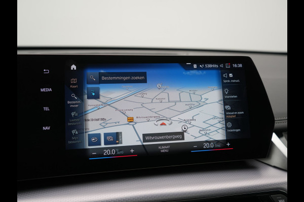 BMW iX1 xDrive30 M Sport 313pk Dealer O.H. | Trekhaak Af Fabriek | Panodak | 360 Camera | Head Up | Lederen Sportstoelen Memory & Verwarmd | Stuur Verwarmd | Keyless | BLIS | Sfeerverlichting | Apple Carplay | Navigatie | DAB | 20"L.M