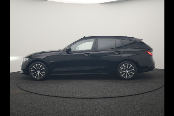 BMW 3 Serie Touring 320e Sportline PHEV Dealer O.H | Panodak | Adaptive Cruise | Camera | Blis | Apple Carplay | Sportstoelen Verwarmd | Navigatie | DAB | 17"L.M | Plug In Hybrid