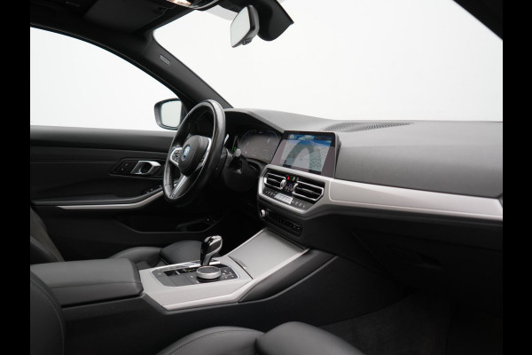 BMW 3 Serie Touring 320e Sportline PHEV Dealer O.H | Panodak | Adaptive Cruise | Camera | Blis | Apple Carplay | Sportstoelen Verwarmd | Navigatie | DAB | 17"L.M | Plug In Hybrid