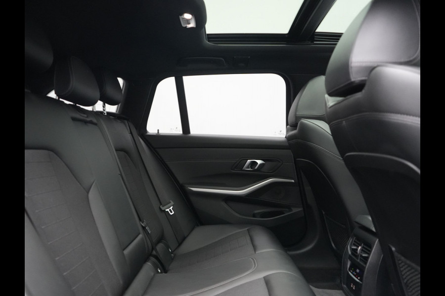 BMW 3 Serie Touring 320e Sportline PHEV Dealer O.H | Panodak | Adaptive Cruise | Camera | Blis | Apple Carplay | Sportstoelen Verwarmd | Navigatie | DAB | 17"L.M | Plug In Hybrid