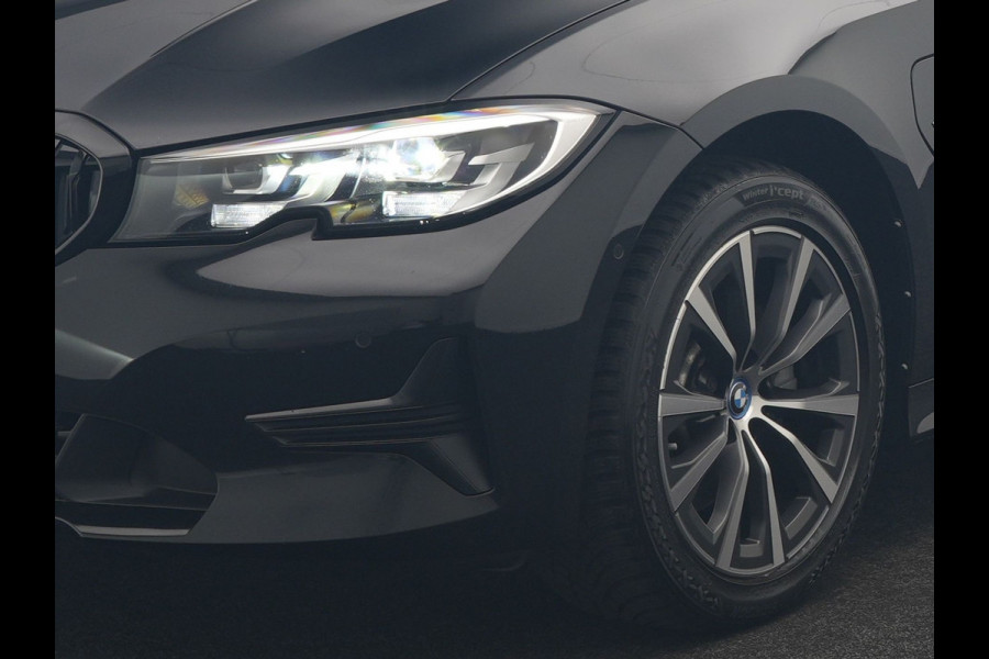 BMW 3 Serie Touring 320e Sportline PHEV Dealer O.H | Panodak | Adaptive Cruise | Camera | Blis | Apple Carplay | Sportstoelen Verwarmd | Navigatie | DAB | 17"L.M | Plug In Hybrid
