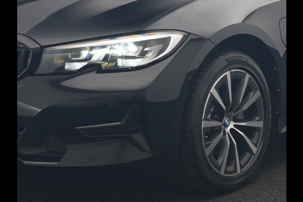 BMW 3 Serie Touring 320e Sportline PHEV Dealer O.H | Panodak | Adaptive Cruise | Camera | Blis | Apple Carplay | Sportstoelen Verwarmd | Navigatie | DAB | 17"L.M | Plug In Hybrid