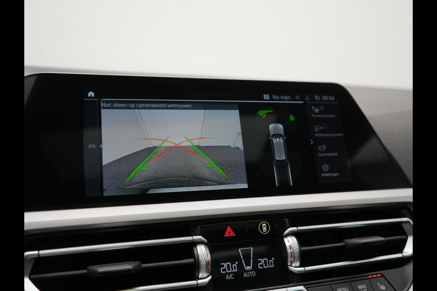 BMW 3 Serie Touring 320e Sportline PHEV Dealer O.H | Panodak | Adaptive Cruise | Camera | Blis | Apple Carplay | Sportstoelen Verwarmd | Navigatie | DAB | 17"L.M | Plug In Hybrid