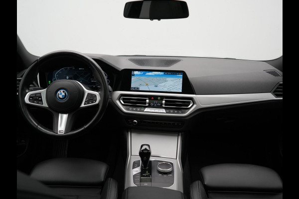 BMW 3 Serie Touring 320e Sportline PHEV Dealer O.H | Panodak | Adaptive Cruise | Camera | Blis | Apple Carplay | Sportstoelen Verwarmd | Navigatie | DAB | 17"L.M | Plug In Hybrid