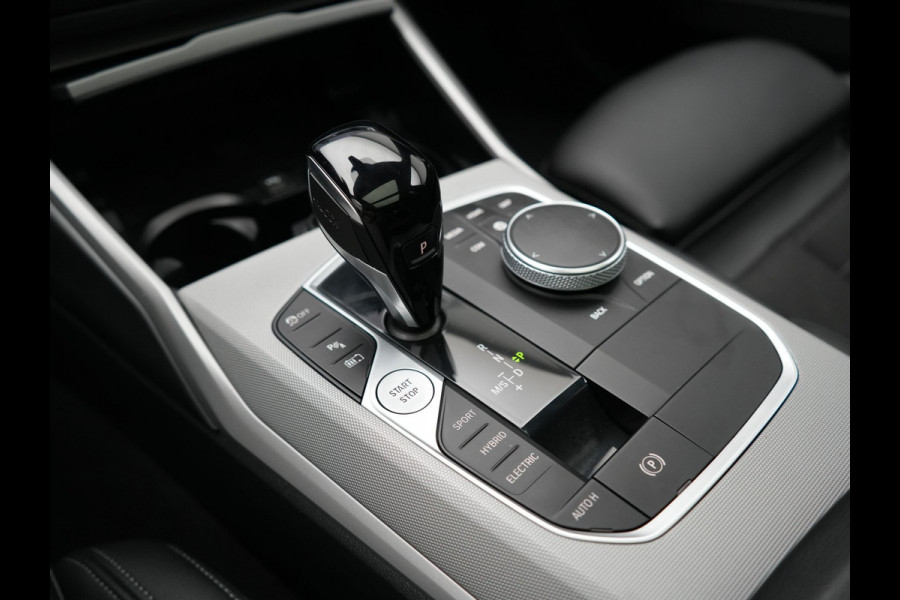 BMW 3 Serie Touring 320e Sportline PHEV Dealer O.H | Panodak | Adaptive Cruise | Camera | Blis | Apple Carplay | Sportstoelen Verwarmd | Navigatie | DAB | 17"L.M | Plug In Hybrid