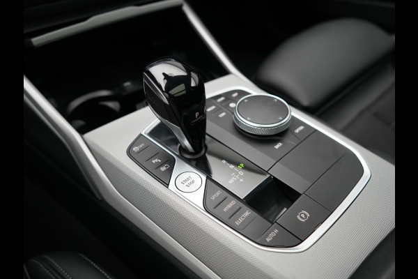 BMW 3 Serie Touring 320e Sportline PHEV Dealer O.H | Panodak | Adaptive Cruise | Camera | Blis | Apple Carplay | Sportstoelen Verwarmd | Navigatie | DAB | 17"L.M | Plug In Hybrid