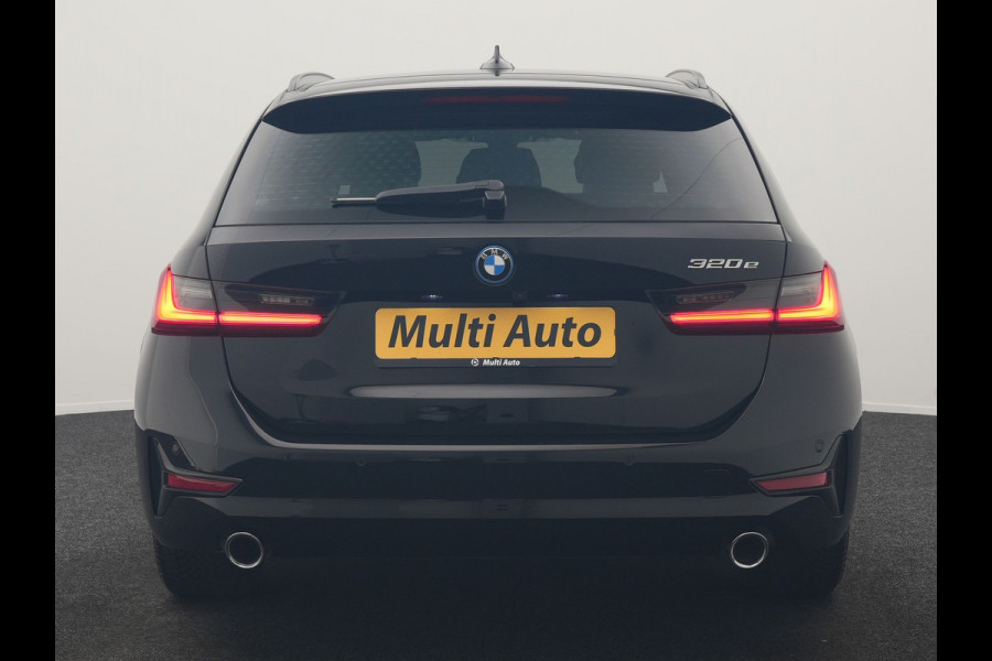 BMW 3 Serie Touring 320e Sportline PHEV Dealer O.H | Panodak | Adaptive Cruise | Camera | Blis | Apple Carplay | Sportstoelen Verwarmd | Navigatie | DAB | 17"L.M | Plug In Hybrid