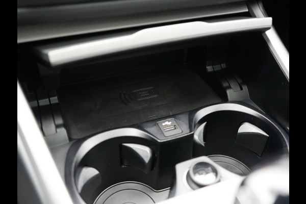 BMW 3 Serie Touring 320e Sportline PHEV Dealer O.H | Panodak | Adaptive Cruise | Camera | Blis | Apple Carplay | Sportstoelen Verwarmd | Navigatie | DAB | 17"L.M | Plug In Hybrid
