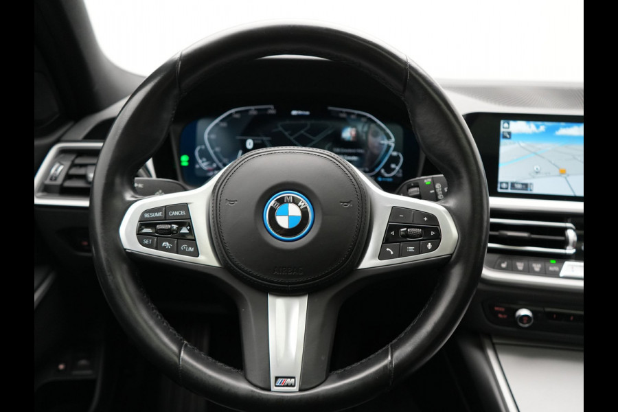 BMW 3 Serie Touring 320e Sportline PHEV Dealer O.H | Panodak | Adaptive Cruise | Camera | Blis | Apple Carplay | Sportstoelen Verwarmd | Navigatie | DAB | 17"L.M | Plug In Hybrid