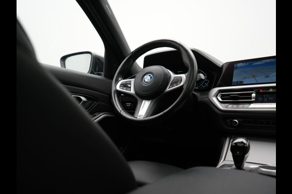 BMW 3 Serie Touring 320e Sportline PHEV Dealer O.H | Panodak | Adaptive Cruise | Camera | Blis | Apple Carplay | Sportstoelen Verwarmd | Navigatie | DAB | 17"L.M | Plug In Hybrid