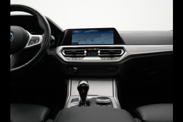 BMW 3 Serie Touring 320e Sportline PHEV Dealer O.H | Panodak | Adaptive Cruise | Camera | Blis | Apple Carplay | Sportstoelen Verwarmd | Navigatie | DAB | 17"L.M | Plug In Hybrid