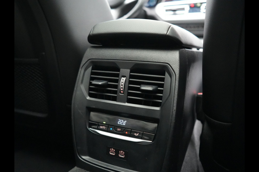 BMW 3 Serie Touring 320e Sportline PHEV Dealer O.H | Panodak | Adaptive Cruise | Camera | Blis | Apple Carplay | Sportstoelen Verwarmd | Navigatie | DAB | 17"L.M | Plug In Hybrid
