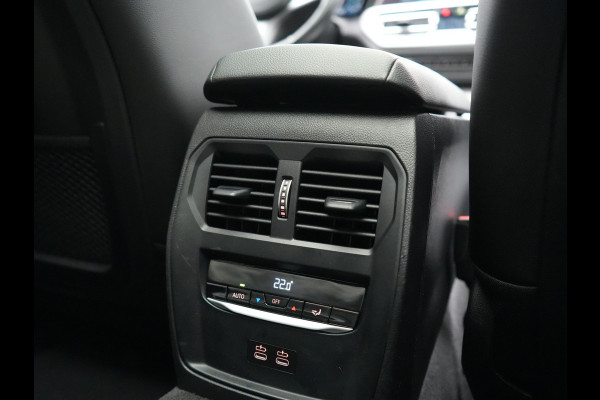 BMW 3 Serie Touring 320e Sportline PHEV Dealer O.H | Panodak | Adaptive Cruise | Camera | Blis | Apple Carplay | Sportstoelen Verwarmd | Navigatie | DAB | 17"L.M | Plug In Hybrid