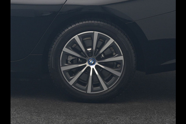 BMW 3 Serie Touring 320e Sportline PHEV Dealer O.H | Panodak | Adaptive Cruise | Camera | Blis | Apple Carplay | Sportstoelen Verwarmd | Navigatie | DAB | 17"L.M | Plug In Hybrid
