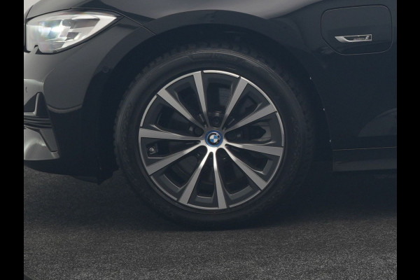 BMW 3 Serie Touring 320e Sportline PHEV Dealer O.H | Panodak | Adaptive Cruise | Camera | Blis | Apple Carplay | Sportstoelen Verwarmd | Navigatie | DAB | 17"L.M | Plug In Hybrid