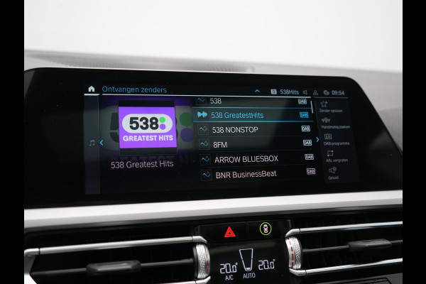 BMW 3 Serie Touring 320e Sportline PHEV Dealer O.H | Panodak | Adaptive Cruise | Camera | Blis | Apple Carplay | Sportstoelen Verwarmd | Navigatie | DAB | 17"L.M | Plug In Hybrid