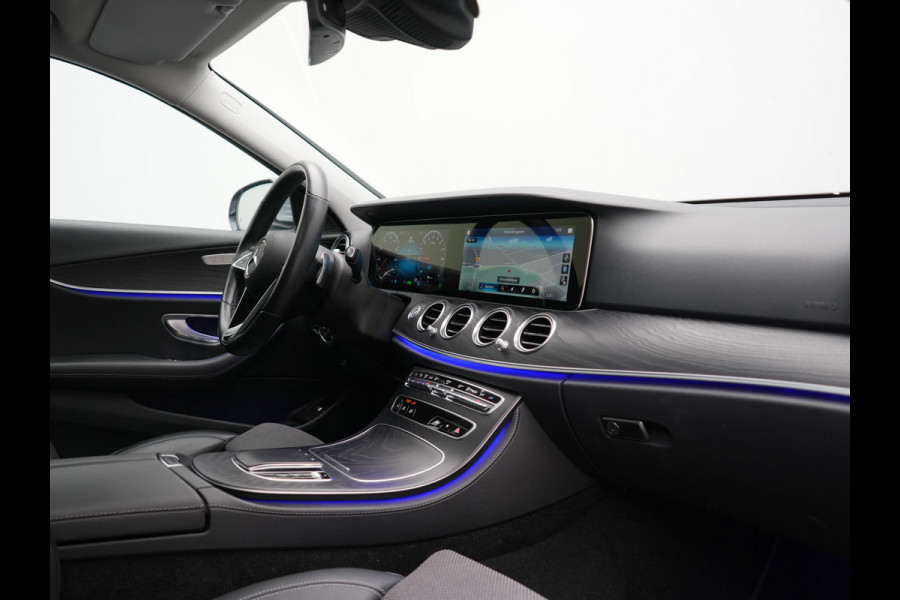 Mercedes-Benz E-Klasse Estate 300 e Luxury Line PHEV 320pk Dealer O.H. | SOH 88,7% | Schuif-/kantel Dak | Adaptive Cruise | Camera | Multi Beam LED | Sportstoelen Verwarmd | Sfeerverlichting | BLIS | Apple Carplay | Widescreen Navi | DAB | Plug In Hybrid |