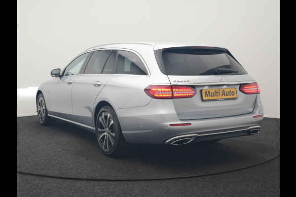 Mercedes-Benz E-Klasse Estate 300 e Luxury Line PHEV 320pk Dealer O.H. | SOH 88,7% | Schuif-/kantel Dak | Adaptive Cruise | Camera | Multi Beam LED | Sportstoelen Verwarmd | Sfeerverlichting | BLIS | Apple Carplay | Widescreen Navi | DAB | Plug In Hybrid |