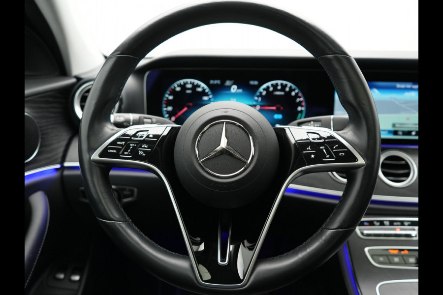 Mercedes-Benz E-Klasse Estate 300 e Luxury Line PHEV 320pk Dealer O.H. | SOH 88,7% | Schuif-/kantel Dak | Adaptive Cruise | Camera | Multi Beam LED | Sportstoelen Verwarmd | Sfeerverlichting | BLIS | Apple Carplay | Widescreen Navi | DAB | Plug In Hybrid |
