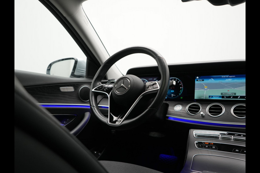 Mercedes-Benz E-Klasse Estate 300 e Luxury Line PHEV 320pk Dealer O.H. | SOH 88,7% | Schuif-/kantel Dak | Adaptive Cruise | Camera | Multi Beam LED | Sportstoelen Verwarmd | Sfeerverlichting | BLIS | Apple Carplay | Widescreen Navi | DAB | Plug In Hybrid |