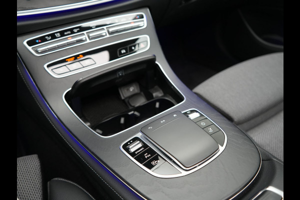 Mercedes-Benz E-Klasse Estate 300 e Luxury Line PHEV 320pk Dealer O.H. | SOH 88,7% | Schuif-/kantel Dak | Adaptive Cruise | Camera | Multi Beam LED | Sportstoelen Verwarmd | Sfeerverlichting | BLIS | Apple Carplay | Widescreen Navi | DAB | Plug In Hybrid |