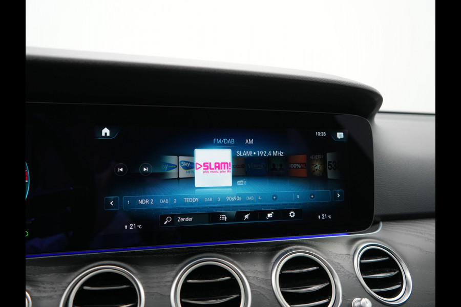 Mercedes-Benz E-Klasse Estate 300 e Luxury Line PHEV 320pk Dealer O.H. | SOH 88,7% | Schuif-/kantel Dak | Adaptive Cruise | Camera | Multi Beam LED | Sportstoelen Verwarmd | Sfeerverlichting | BLIS | Apple Carplay | Widescreen Navi | DAB | Plug In Hybrid |
