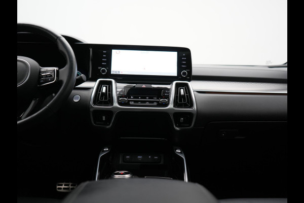 Kia Sorento 1.6 T-GDI 4WD ExecutiveLine PHEV 265pk Dealer O.H. | SOH 97,2% | Trekhaak Afn. | Panodak | Adaptive Cruise | Head Up | 360 Camera | Bose Audio | Lederen Sportstoelen Memory & Ventilatie | BLIS | Keyless | Stoelen & Stuur Verwarmd | Apple Carp Plug In Hybrid |