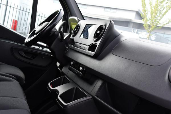 Mercedes-Benz Sprinter 316 RWD 2.2 CDI L2H2 Black Edition Adaptieve Cruise, 360 Camera, Carplay, LED, Stoelverwarming, Trekhaak, Sensoren, Automaat, Uniek!