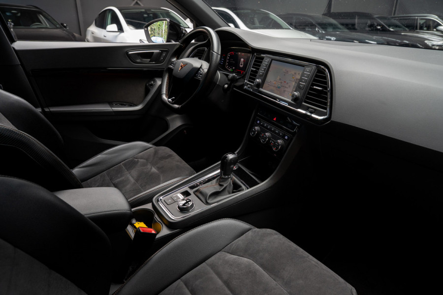 CUPRA Ateca 2.0 TSI 4DRIVE Panodak Virtual 360° Camera Leer/ Alcantara bekleding Navi ACC Climate C. Elektr. bedienbare achterklep PDC LM velgen Beats Audio systeem Elektr. bedienb. trekhaak