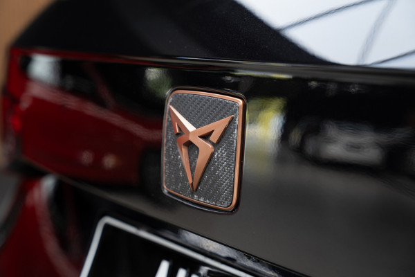 CUPRA Ateca 2.0 TSI 4DRIVE Panodak Virtual 360° Camera Leer/ Alcantara bekleding Navi ACC Climate C. Elektr. bedienbare achterklep PDC LM velgen Beats Audio systeem Elektr. bedienb. trekhaak