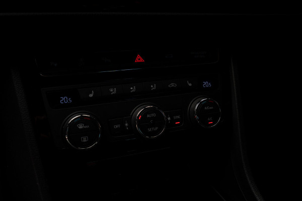 CUPRA Ateca 2.0 TSI 4DRIVE Panodak Virtual 360° Camera Leer/ Alcantara bekleding Navi ACC Climate C. Elektr. bedienbare achterklep PDC LM velgen Beats Audio systeem Elektr. bedienb. trekhaak