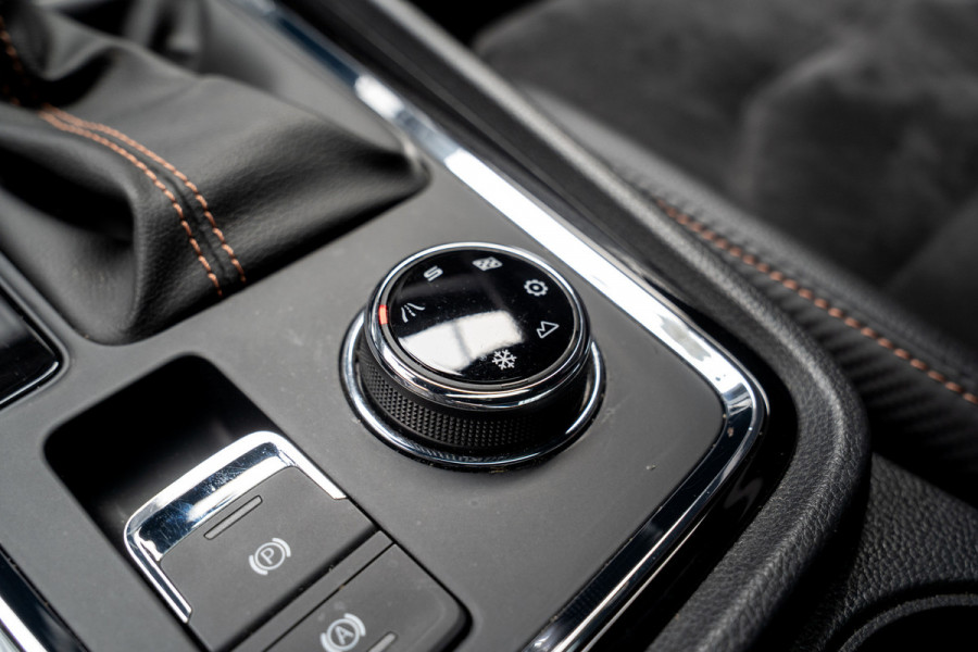 CUPRA Ateca 2.0 TSI 4DRIVE Panodak Virtual 360° Camera Leer/ Alcantara bekleding Navi ACC Climate C. Elektr. bedienbare achterklep PDC LM velgen Beats Audio systeem Elektr. bedienb. trekhaak