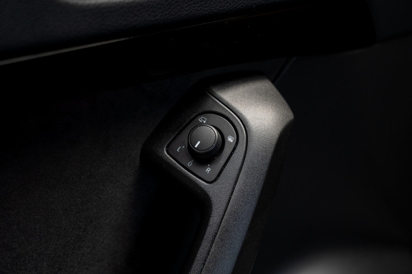 CUPRA Ateca 2.0 TSI 4DRIVE Panodak Virtual 360° Camera Leer/ Alcantara bekleding Navi ACC Climate C. Elektr. bedienbare achterklep PDC LM velgen Beats Audio systeem Elektr. bedienb. trekhaak