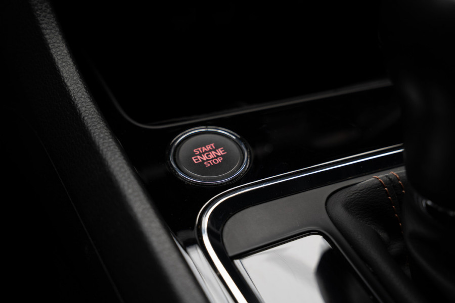CUPRA Ateca 2.0 TSI 4DRIVE Panodak Virtual 360° Camera Leer/ Alcantara bekleding Navi ACC Climate C. Elektr. bedienbare achterklep PDC LM velgen Beats Audio systeem Elektr. bedienb. trekhaak