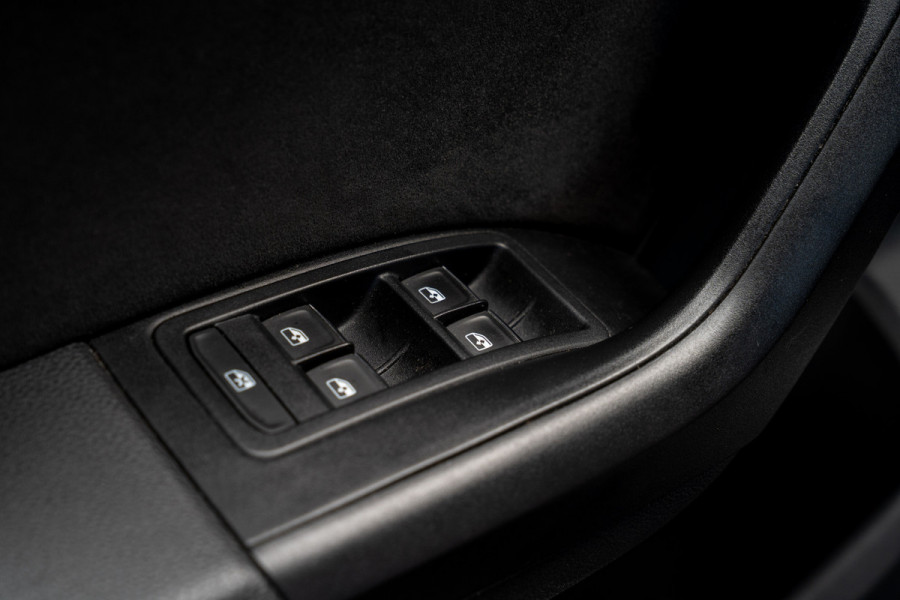 CUPRA Ateca 2.0 TSI 4DRIVE Panodak Virtual 360° Camera Leer/ Alcantara bekleding Navi ACC Climate C. Elektr. bedienbare achterklep PDC LM velgen Beats Audio systeem Elektr. bedienb. trekhaak