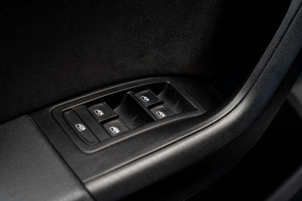 CUPRA Ateca 2.0 TSI 4DRIVE Panodak Virtual 360° Camera Leer/ Alcantara bekleding Navi ACC Climate C. Elektr. bedienbare achterklep PDC LM velgen Beats Audio systeem Elektr. bedienb. trekhaak