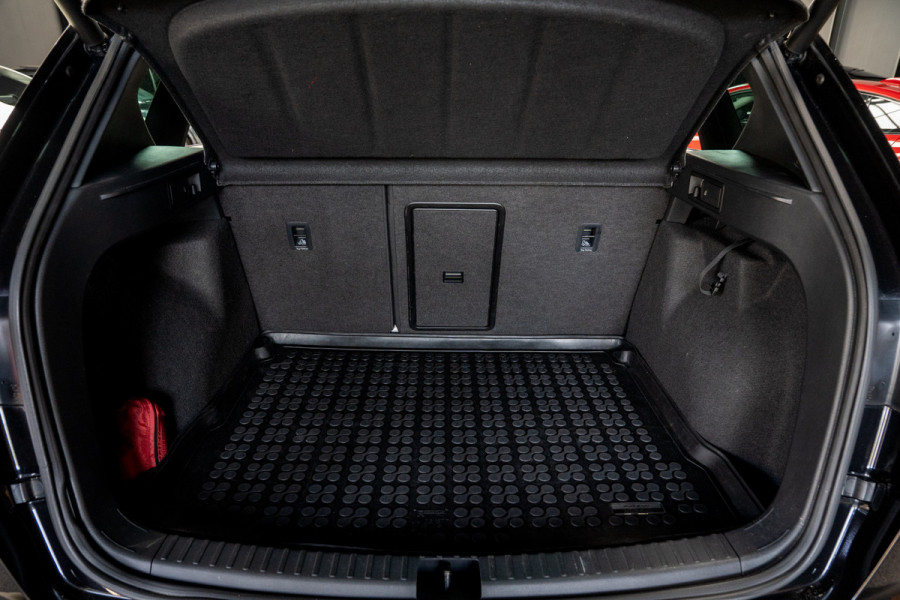CUPRA Ateca 2.0 TSI 4DRIVE Panodak Virtual 360° Camera Leer/ Alcantara bekleding Navi ACC Climate C. Elektr. bedienbare achterklep PDC LM velgen Beats Audio systeem Elektr. bedienb. trekhaak