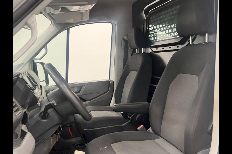 Volkswagen Crafter 35 2.0 TDI L3H3 Trendline RDW 140pk Camera PDC Achter Cruise Control Airco CarPlay Trekhaak 3000kg Bluetooth Composition Media Verwarmbare Voorruit Elek. Spiegels Elek. Ramen Centrale Vergrendeling Comfortstoel