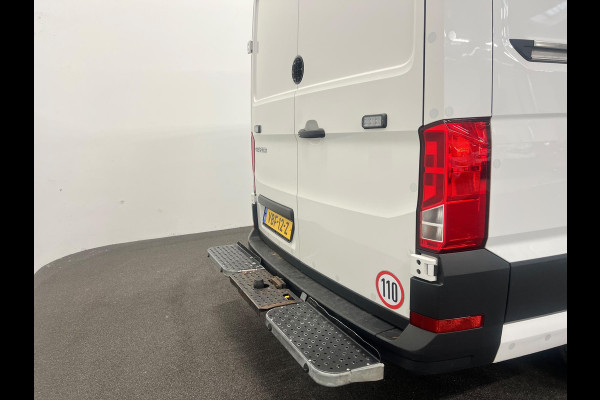 Volkswagen Crafter 35 2.0 TDI L3H3 Trendline RDW 140pk Camera PDC Achter Cruise Control Airco CarPlay Trekhaak 3000kg Bluetooth Composition Media Verwarmbare Voorruit Elek. Spiegels Elek. Ramen Centrale Vergrendeling Comfortstoel