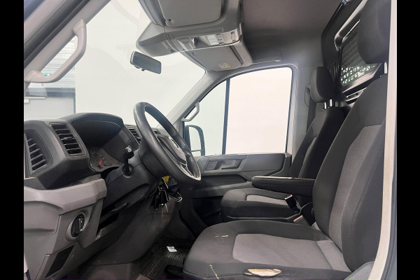 Volkswagen Crafter 35 2.0 TDI L3H3 Trendline RDW 140pk Camera PDC Achter Cruise Control Airco CarPlay Trekhaak 3000kg Bluetooth Composition Media Verwarmbare Voorruit Elek. Spiegels Elek. Ramen Centrale Vergrendeling Comfortstoel
