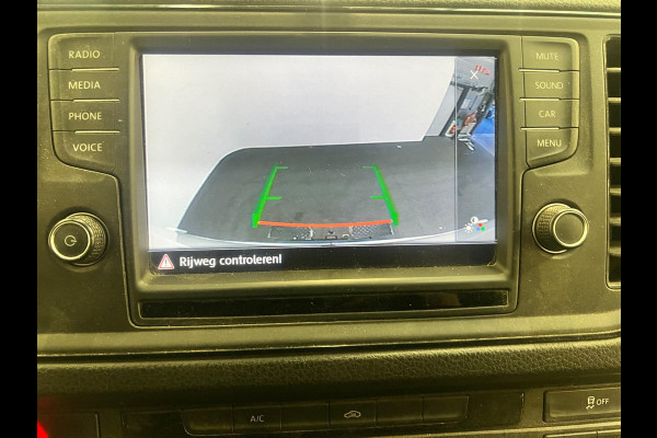 Volkswagen Crafter 35 2.0 TDI L3H3 Trendline RDW 140pk Camera PDC Achter Cruise Control Airco CarPlay Trekhaak 3000kg Bluetooth Composition Media Verwarmbare Voorruit Elek. Spiegels Elek. Ramen Centrale Vergrendeling Comfortstoel